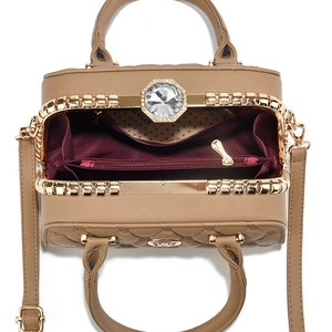 Sac à main brodé marron avec fermoir en strass et détails dorés en vue de dessus