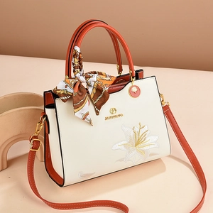 Sac à main élégant pour femme avec broderie de lys en beige et poignées orange
