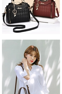 Detail der gesteppten Lederhandtasche mit goldener Hardware in Schwarz und Burgund