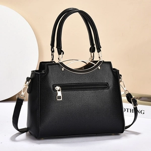 Damen Handtasche aus schwarzem Leder mit Litschi-Muster, Goldbeschlägen und Schultergurt
