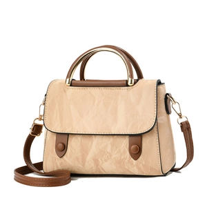 Sac bandoulière beige chic à texture froissée avec poignée marron élégante