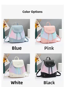 Vue détaillée de mini sacs à dos en bleu, rose, blanc et noir avec dégradé floral doux