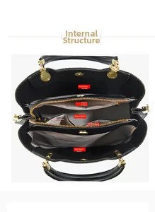 Vue intérieure du sac à main en cuir noir avec cinq compartiments fonctionnels de luxe