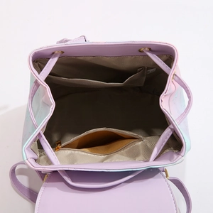 Intérieur du sac à dos dégradé violet avec cordon de serrage et poches de rangement