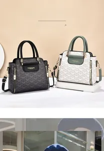 Vue détaillée de sacs à main mode en noir et vert avec motif d'arbre et fermetures éclair