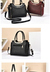 Détail de la texture tissée et de l'anse en métal sur le sac chic de Danbaoly