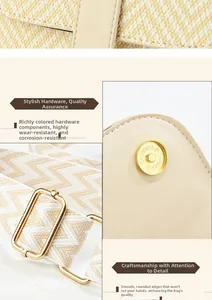 Détail du sac en cuir beige avec boucle dorée et bandoulière tissée à chevrons