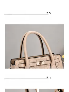 Détail du sac à main beige motif crocodile avec fermoir doré et doubles poignées