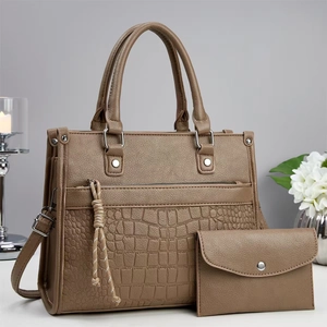 Details des kaffeebraunen PU-Leder-Tote-Sets mit Kroko-Textur und gewebtem Reißverschluss