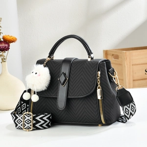 Sac À Épaule En Cuir PU À Texture Tissée Avec Large Bandoulière Géométrique Pendentif En Peluche Sac À Main Pour Femme