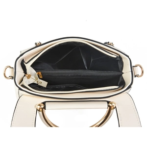 Sac à bandoulière beige minimaliste avec rangement multicouche et poignées dorées