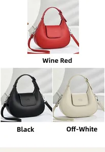 Trois sacs demi-lune en cuir en bordeaux, noir et beige avec des bretelles réglables