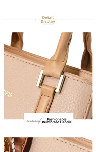 Dettaglio ravvicinato della pelle martellata e raccordi metallici su borsa beige