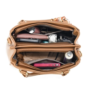 Borsa a mano capiente in pelle marrone con scomparti multipli e foulard decorativo