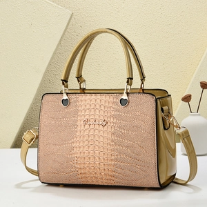 Premium beige Shopper Tasche mit Kroko-Prägung, Herz-Beschlägen und Umhängeriemen