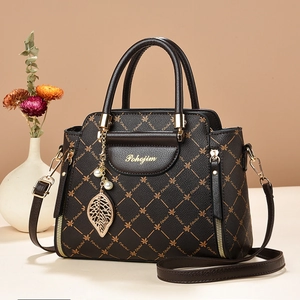 Sac À Main Rétro Pour Femmes Cuir PU Sac À Bandoulière Avec Monogramme Et Pendentif Feuille Grande Capacité Élégant