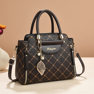 Sac à main classique en cuir PU marron foncé avec pendentif feuille dorée et bandoulière
