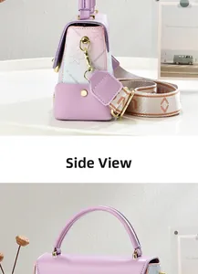 Vue détaillée du sac à bandoulière violet dégradé montrant le côté et les fleurs gaufrées