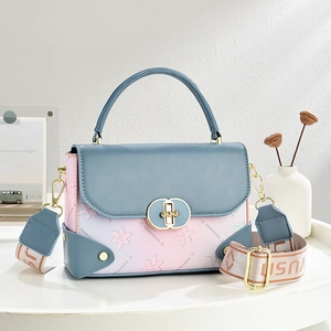 Sac à main minimaliste bicolore avec motifs floraux et large bandoulière en tissu chic