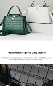 Dettaglio della borsa in pelle goffrata coccodrillo con chiusura magnetica e dettagli in metallo