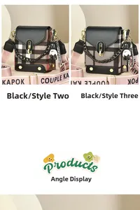 Détail de deux sacs bandoulière à carreaux vintage avec rabat en cuir noir et charm panda