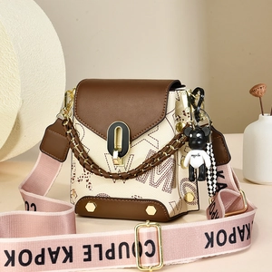 Sac Bandoulière Femme Cuir PU Couleur Contrastée Imprimé Lettres Plaid Petit Sac Épaule Pour Téléphone Avec Breloque Ours