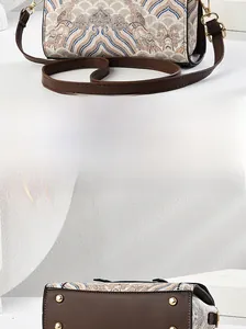 Dettaglio della borsa jacquard vintage con trama posteriore e rivetti metallici protettivi