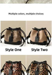 Détails de quatre sacs seaux élégants avec imprimé léopard et textures tressées