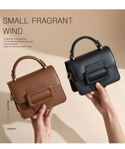 Dettaglio di eleganti mini borse in pelle nera e marrone con fibbie quadrate decorative