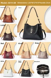 Dreilagige Eimer-Tasche mit Krokodilleder-Prägung und Maßen L26cm B12cm H19cm