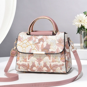 Sac bandoulière élégant brodé de fleurs blanc crème avec poignées en cuir rose