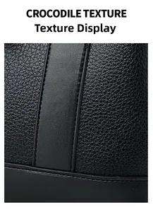 Gros plan sur la texture crocodile noire et les coutures de ce sac à main seau