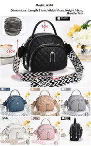 Détail du sac bandoulière matelassé avec compartiments zippés et large sangle tissée