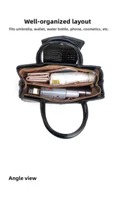 Vue de dessus du sac à main noir croco montrant les compartiments internes organisés