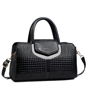 Fashionable black crocodile pattern handbag with large capacity and gold hardware