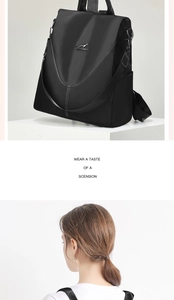Détail du sac à dos en nylon imperméable montrant le logo kangourou et les coutures blanches