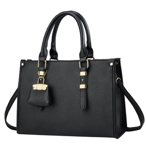 Sac à main noir classique en cuir avec boucles dorées et bandoulière amovible