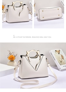 Détail du sac blanc avec poignées métalliques en oreilles de chat et rivets de protection