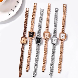 Montres à quartz carrées pour femmes avec détails en diamant et bracelet métallique