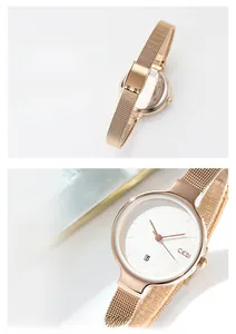 Détail du bracelet en maille or rose et cadran avec affichage de date et strass