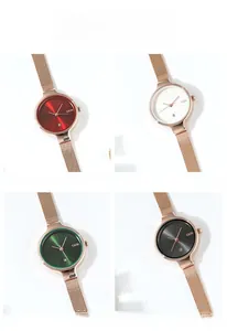 Grille détaillée montrant des montres en maille pour femmes en rouge, blanc, vert et noir