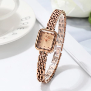Montre carrée élégante pour femme en or rose avec index sertis et bracelet à maillons