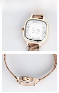 Détail du boîtier arrière de la montre GEDI or rose avec bracelet en maille d'acier