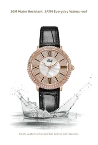 Détail de l'étanchéité 3ATM de la montre en nacre avec lunette sertie de cristaux