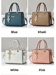 Lot de sacs à main en bleu, kaki, blanc et rose avec pendentifs noeuds perles