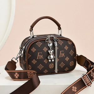 Sac Bandoulière Rétro En Cuir PU Femme Mode Sac À Main Double Fermeture Éclair Avec Large Bandoulière Et Charme Ours Gland