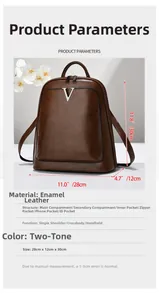 Détails du sac à dos en cuir verni marron foncé avec logo en V et dimensions du produit