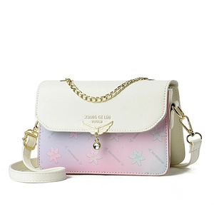 Sac bandoulière en cuir dégradé violet avec imprimé feuille d'érable et détails dorés