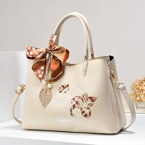 Elegante borsa a tracolla bianco crema da donna con ricamo floreale e foulard di seta