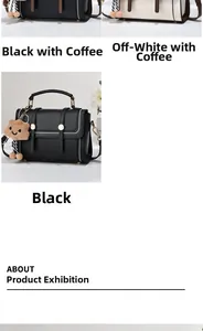 Détail de sacs carrés contrastés noir et crème avec de jolis pendentifs oursons